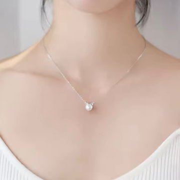 猫パールネックレスの画像