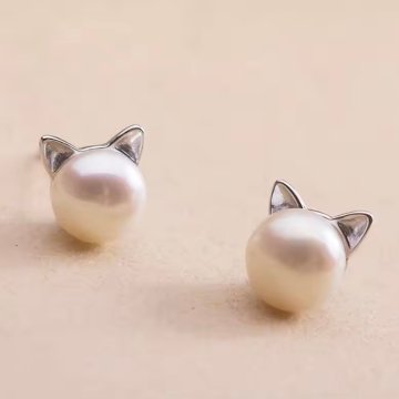 猫パールピアスの画像