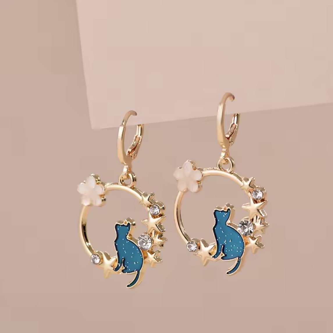 【1点】空を見上げる猫ピアス*ブルーの画像
