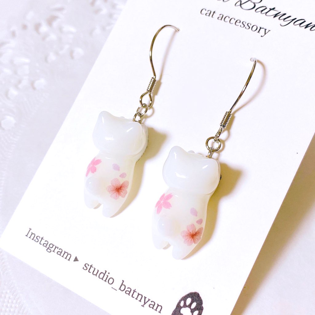 桜にゃんこピアスの画像