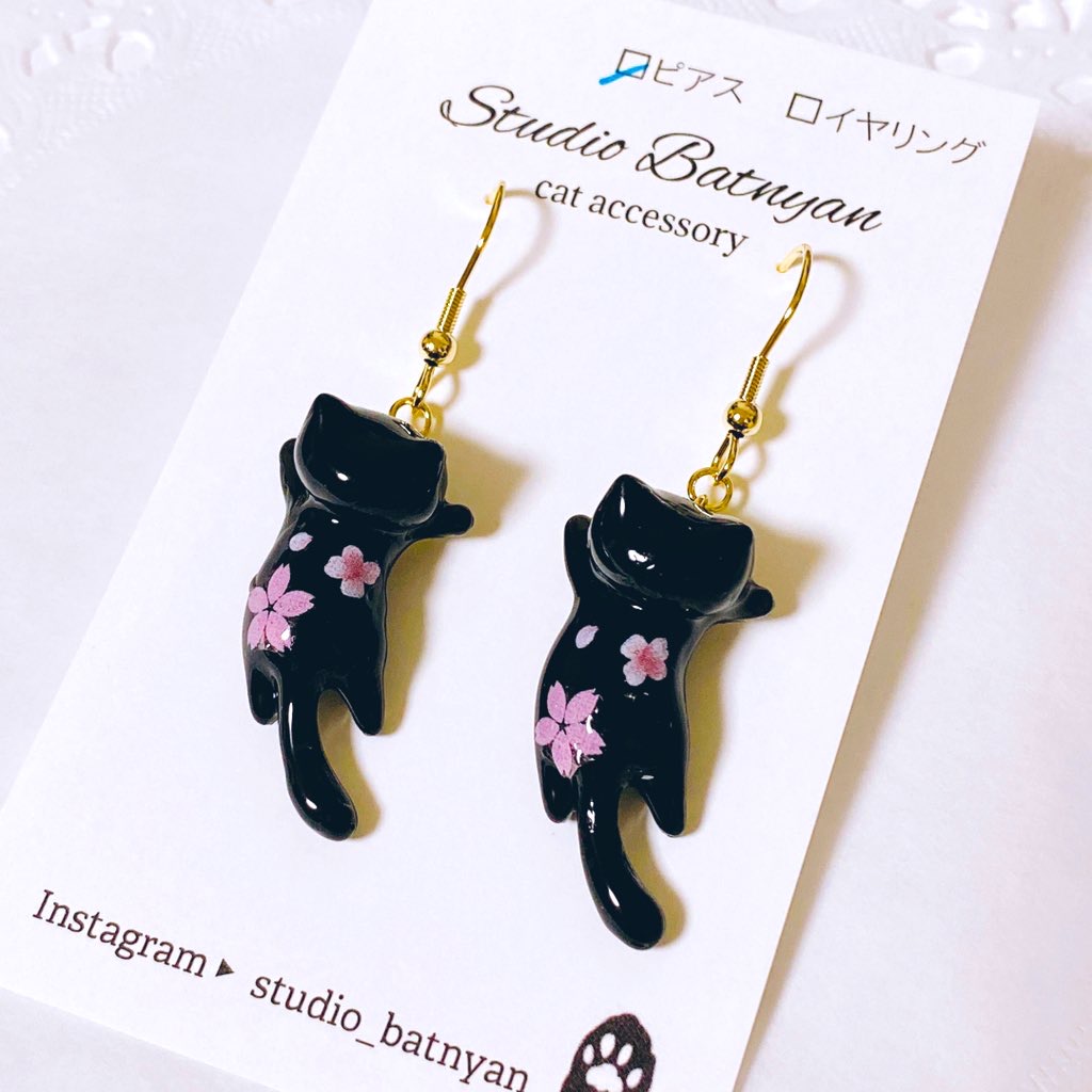 とびつき夜桜にゃんこピアスの画像