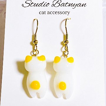 イエロー猫ピアスの画像