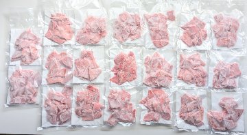 天然クロマグロ　お刺身用切落し（中トロ入）100g × 20袋の画像