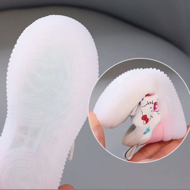 キティちゃん ハローキティ 点滅ライト付き LED光る靴 子ども 靴 短靴 スニーカー シューズ 短靴 サンダル スリッパ 女の子 キッズ ガールズ シューズ ランニング 通園 通学 遠足 ハイキングの画像