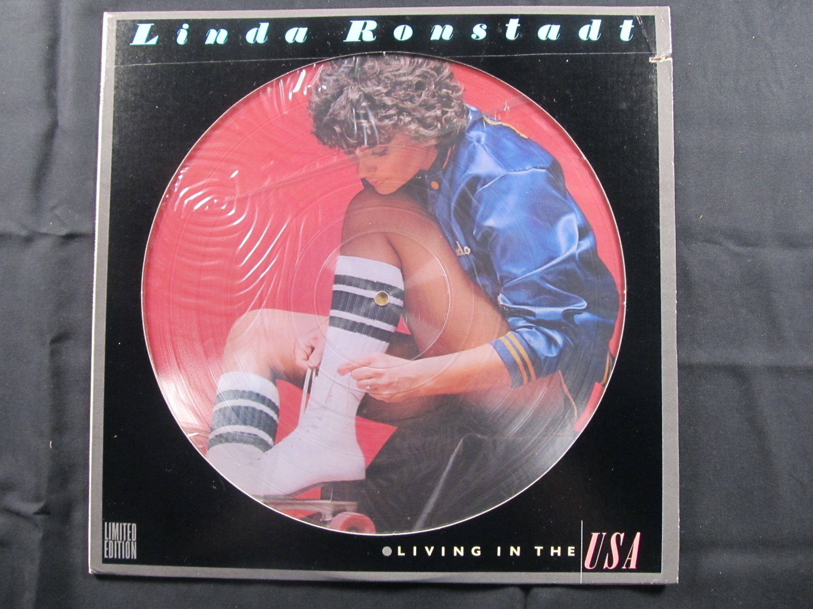 中古LP LINDA RONSTADT『LIVING IN THE USA』／リンダ・ロンシュタット　『リビング・イン・ザ・USA』画像