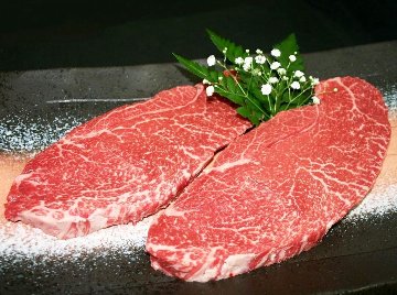 米沢牛 ランプ ステーキ 〔1枚150g〕 / 脂ひかえめで濃厚な味の赤身肉です。画像