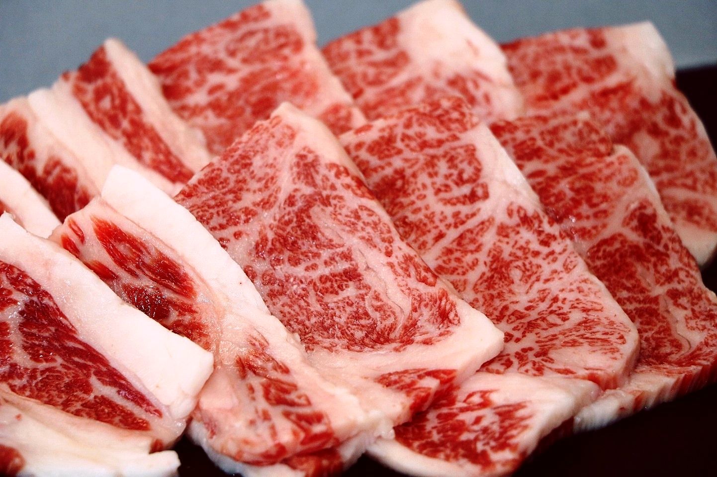 【全て米沢牛】 豪華バーベキューセット / 入っているお肉は 日本三大和牛の一つ「米沢牛」です！ご自宅用です。※熨斗対応不可画像