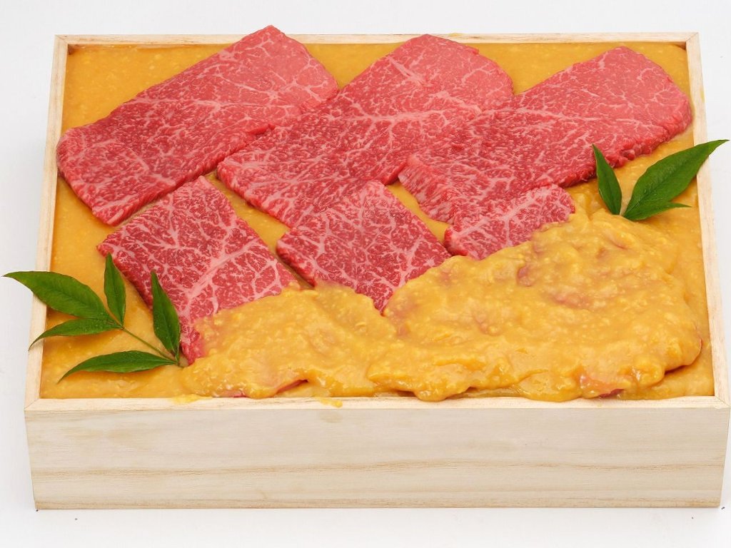 米沢牛 糀味噌漬け / 日本三大和牛と称される「米沢牛」を贅沢に味噌漬けにし、柔らかい肉質と旨み、風味豊かな味わいがご飯に合う最強の逸品です！ ※冷蔵発送の画像