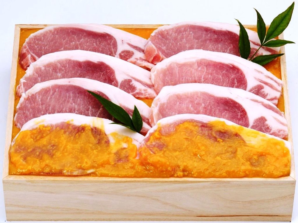 米澤豚一番育ち 糀味噌漬け / ブランド豚「米澤豚一番育ち」を贅沢に味噌漬けにし、柔らかい肉質と旨み、風味豊かな味わいがご飯に合う最強の逸品です！ ※冷蔵発送の画像