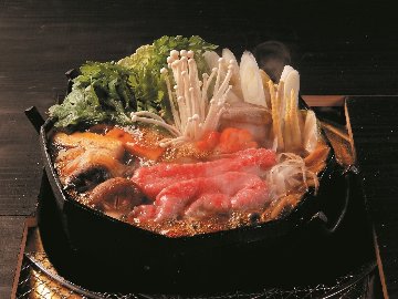 【お中元】 米沢牛 肩ロース (すき焼き用) / 赤身と脂身のバランスが良い部位です。の画像