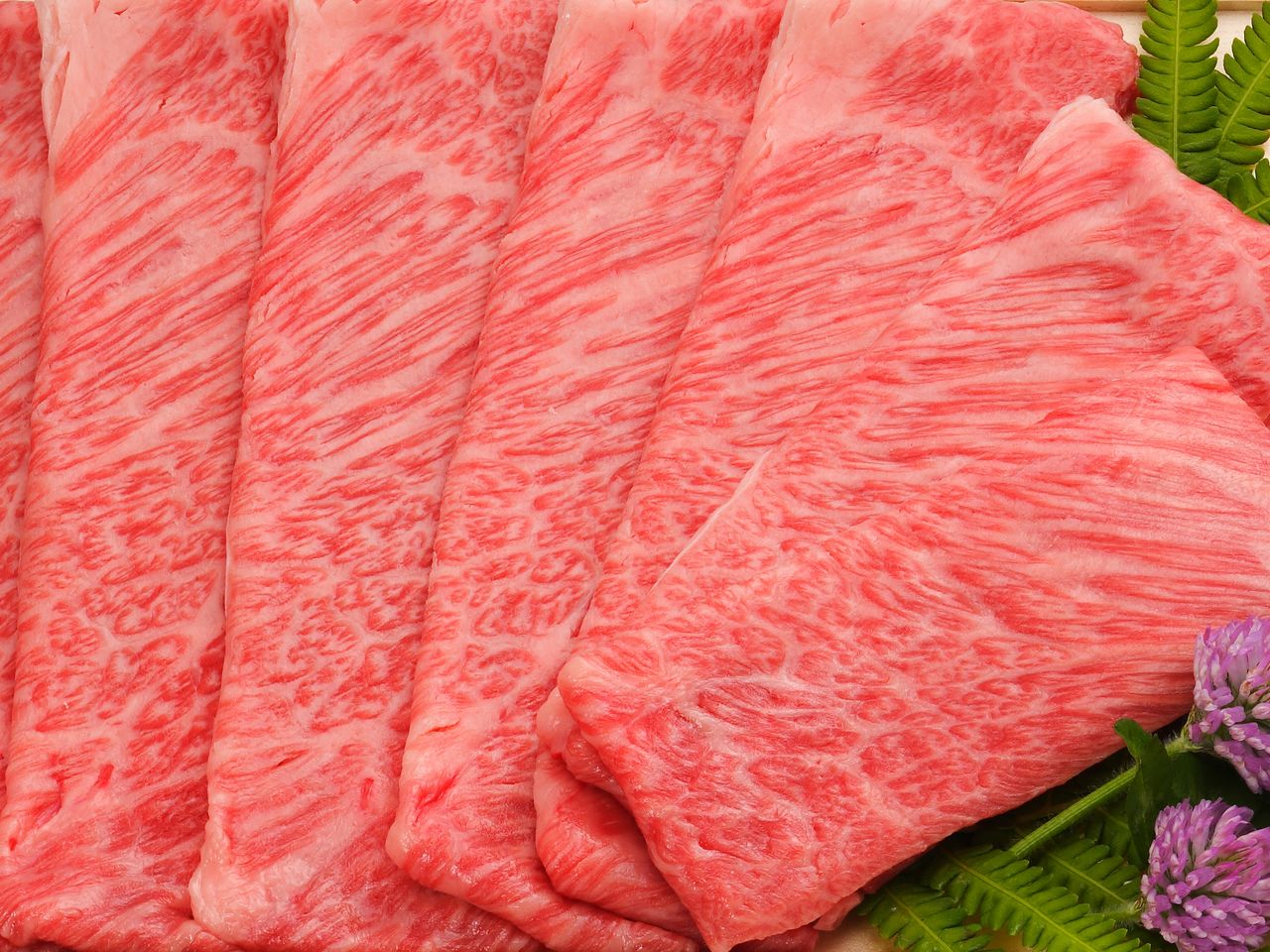 【お歳暮・冬ギフト・お年賀】 米沢牛 肩ロース (しゃぶしゃぶ用) / ギフト包装でお送りします。の画像