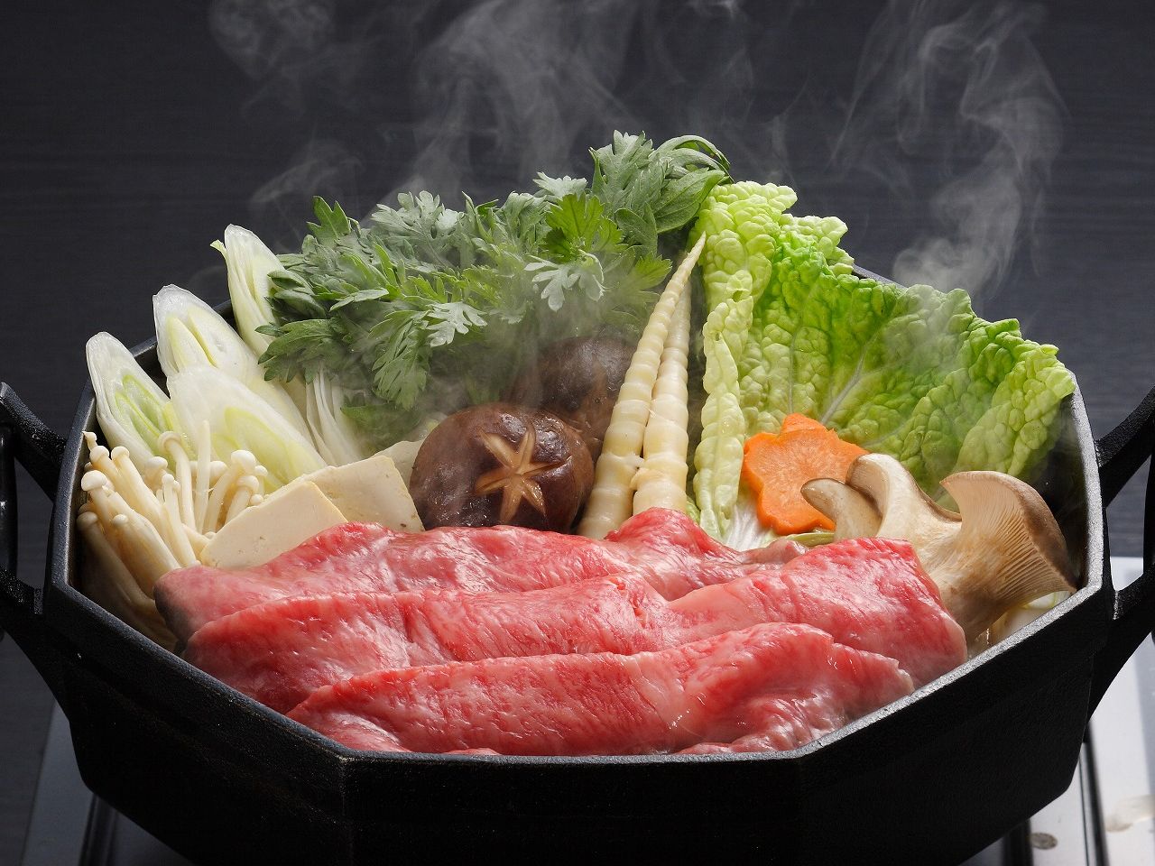 【お歳暮・冬ギフト・お年賀】 米沢牛 赤身 (すき焼き用) / ギフト包装でお送りします。の画像