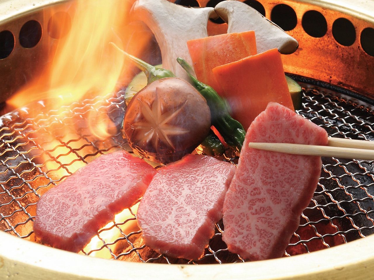 【お歳暮・冬ギフト・お年賀】米沢牛 霜降りカルビ (焼肉用) / ギフト包装でお送りします。の画像