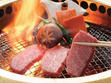 【お歳暮・冬ギフト・お年賀】米沢牛 霜降りカルビ (焼肉用) / ギフト包装でお送りします。の画像