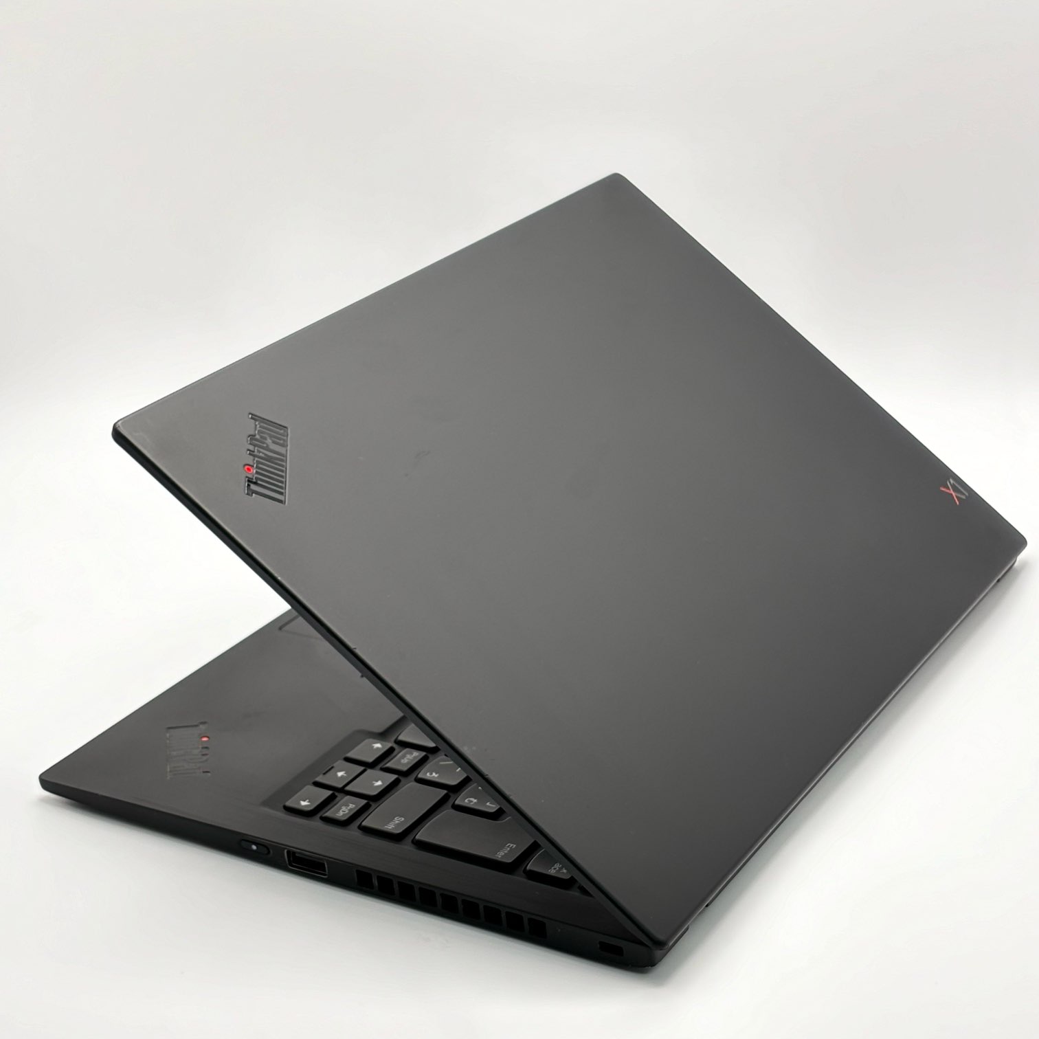 【良品】Lenovo ThinkPad X1 Carbon Gen7  【i5-8265U(1.6GHz)/8GB/256GB SSD/Windows 10Pro】の画像