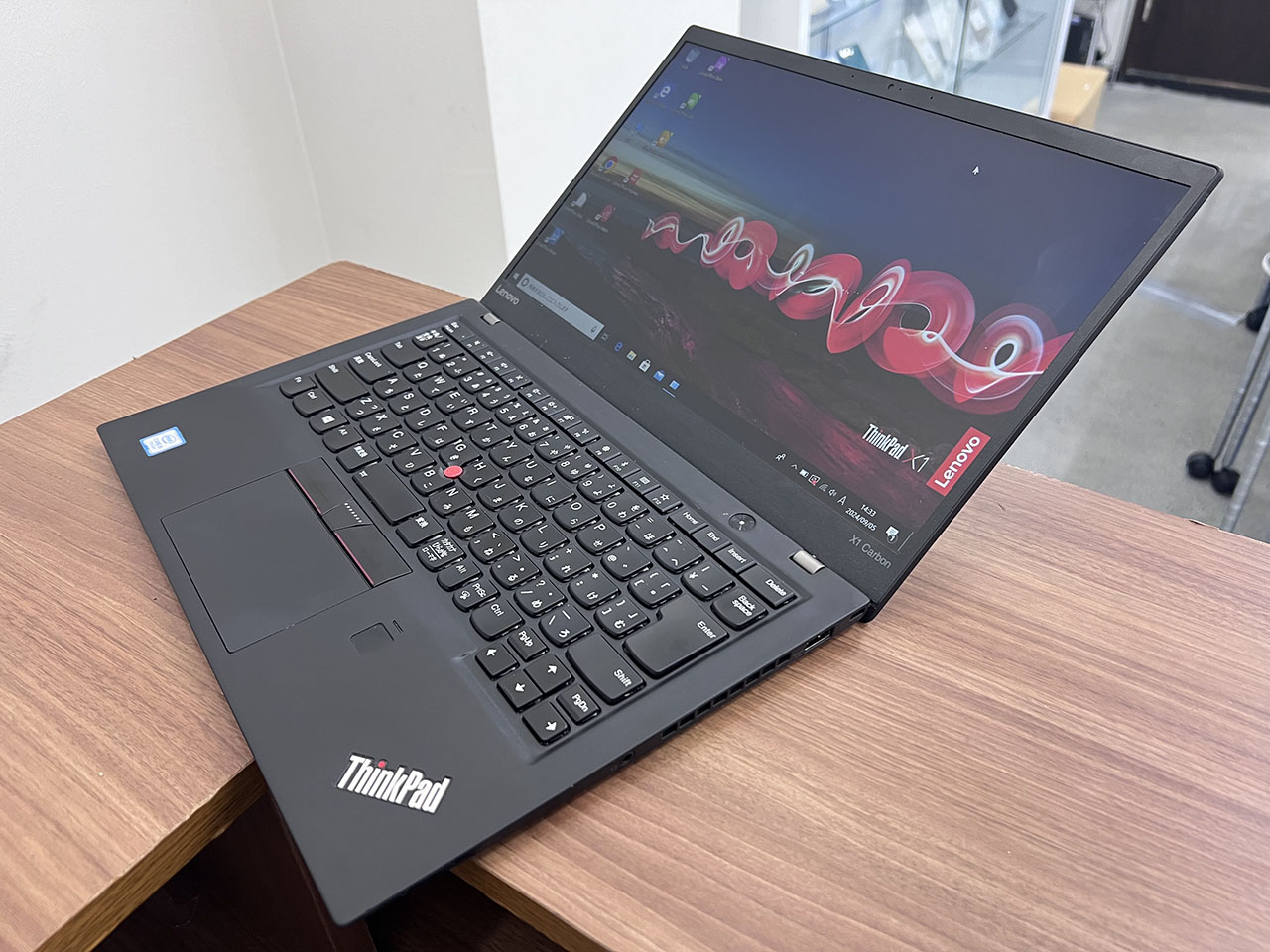 Lenovo ThinkPad X1 Carbon 5th 【i5-7200U(2.5GHz)/8GB/256GB SSD/Windows 10Pro】の画像