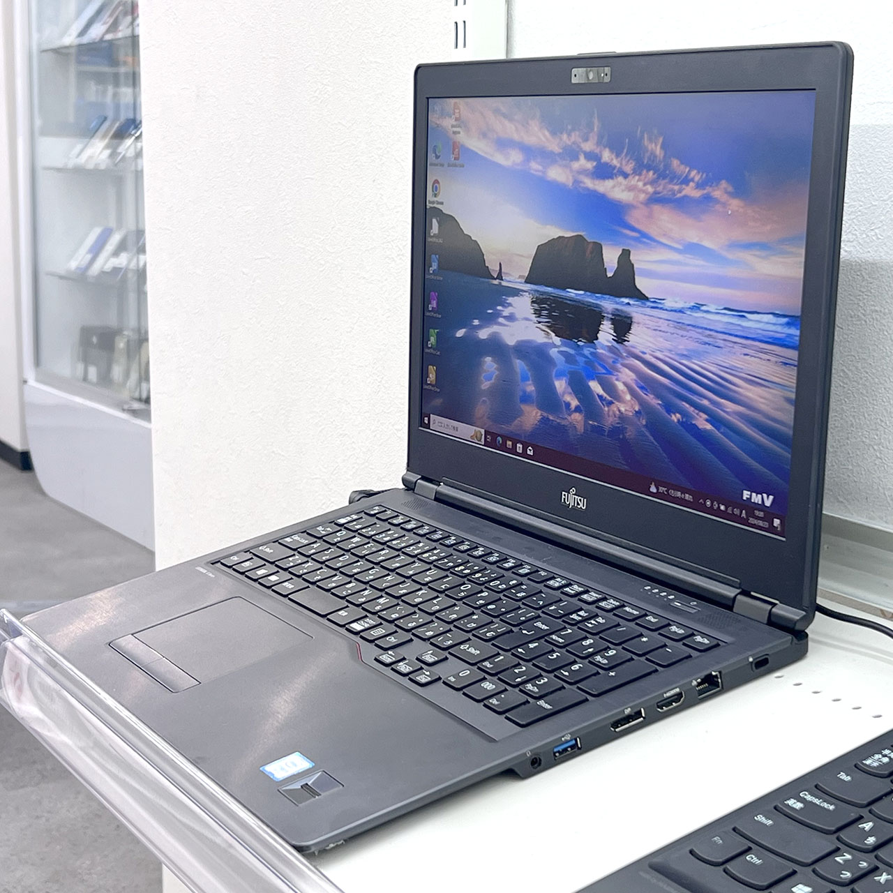 富士通 LIFEBOOK U758/S 【i5-7300U(2.60GHz)/8GB/128GB SSD/Windows 10】の画像