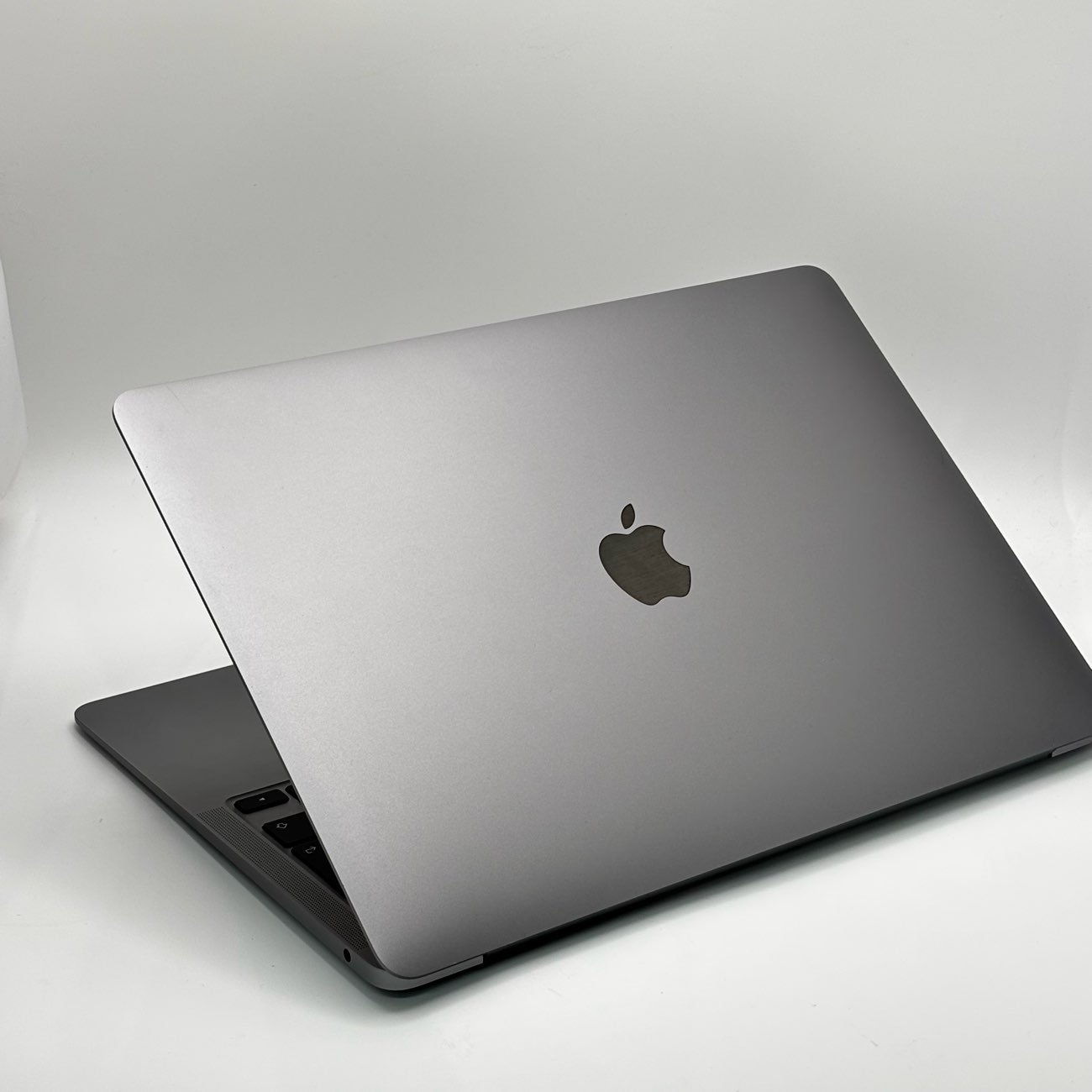 美品】Apple Macbook Air 2020 13インチ M1/8GB/256GB MGN63J/A Space Gray ｜UT-PC&Mobile