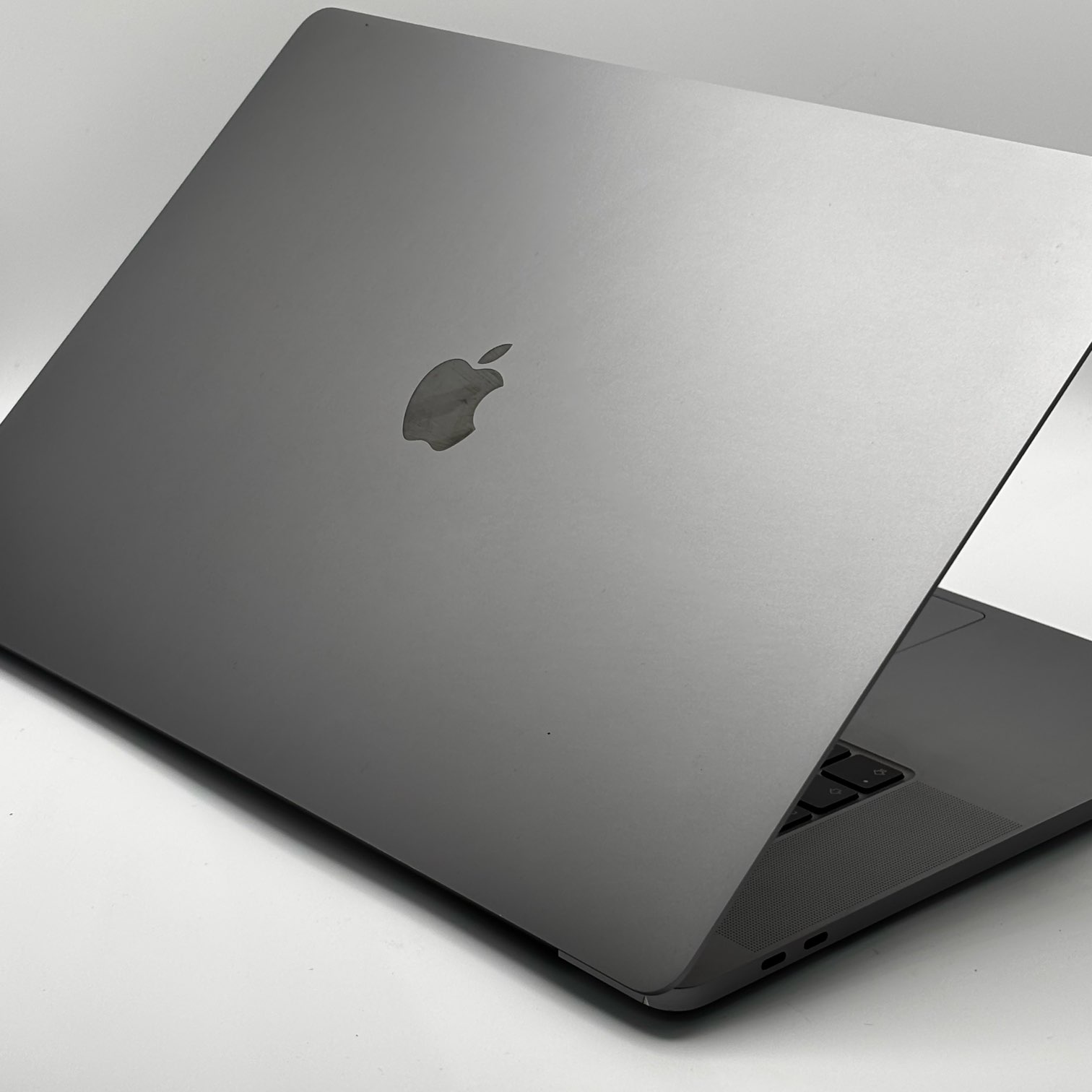 Apple Macbook Pro 2019 16インチ【Core i7 2.6GHz/16GB/512GB Apple Macbook Pro 2019 16インチ【Core i7 2.6GHz/16GB/512GB