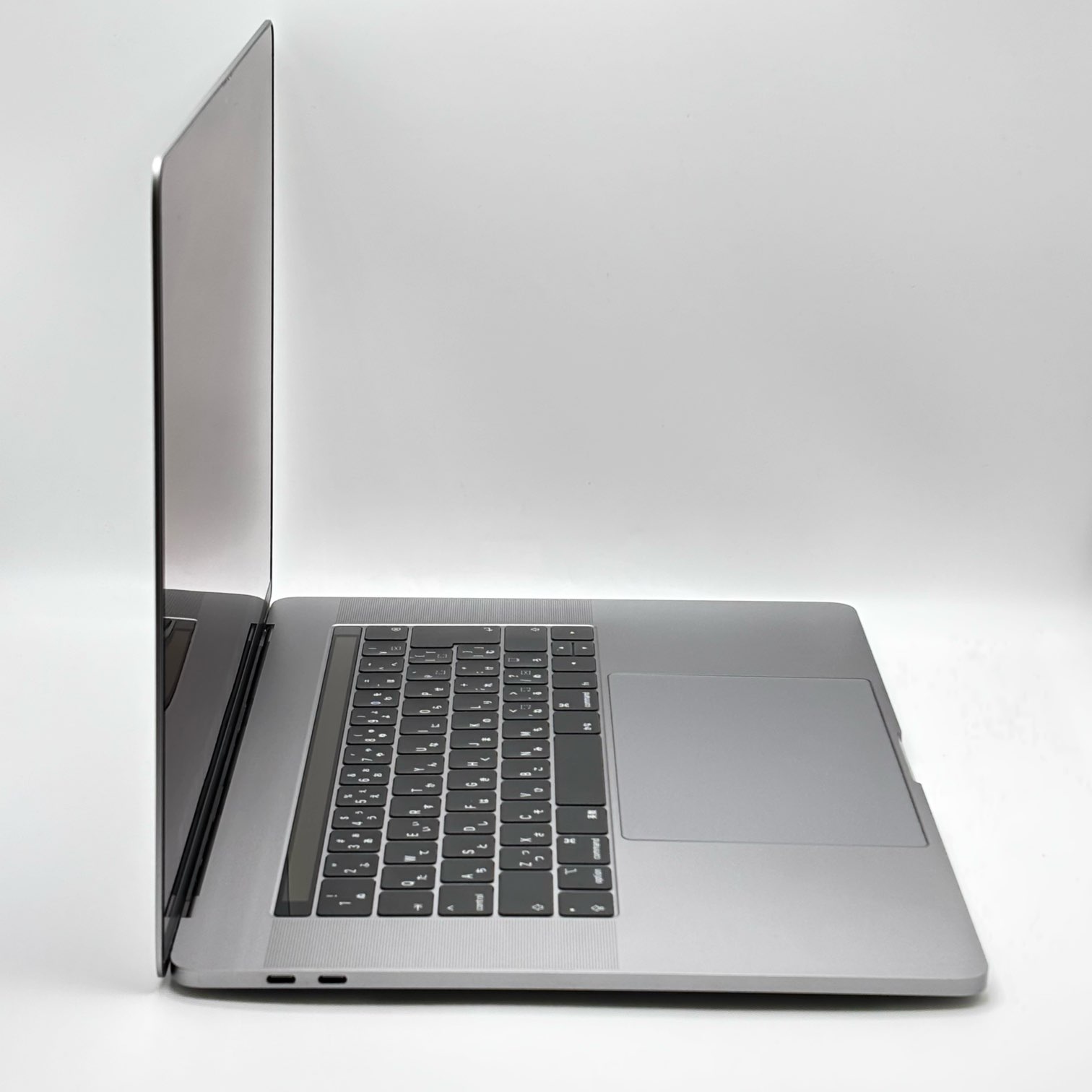Apple Macbook Pro 2018 15インチ【Core i7 2.2GHz/16GB/256GB】イヤホン付きの画像