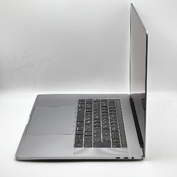 Apple Macbook Pro 2018 15インチ【Core i7 2.2GHz/16GB/256GB】イヤホン付きの画像