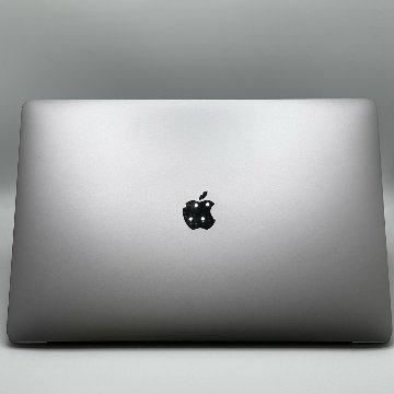 Apple Macbook Pro 2018 15インチ【Core i7 2.2GHz/16GB/256GB】イヤホン付きの画像