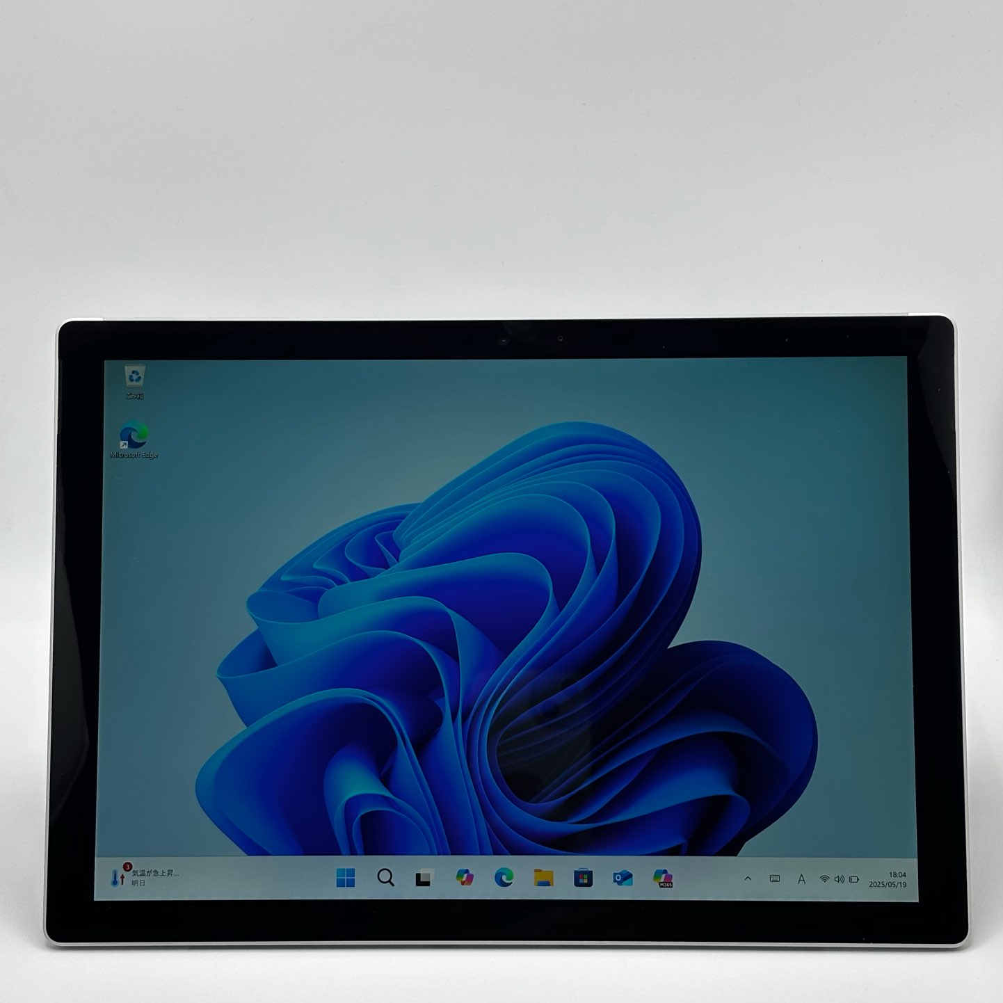 Surface Pro 6 【i5-8350U(1.70GHz)/8GB/256GB/Win11】 WPS Office 2付きの画像