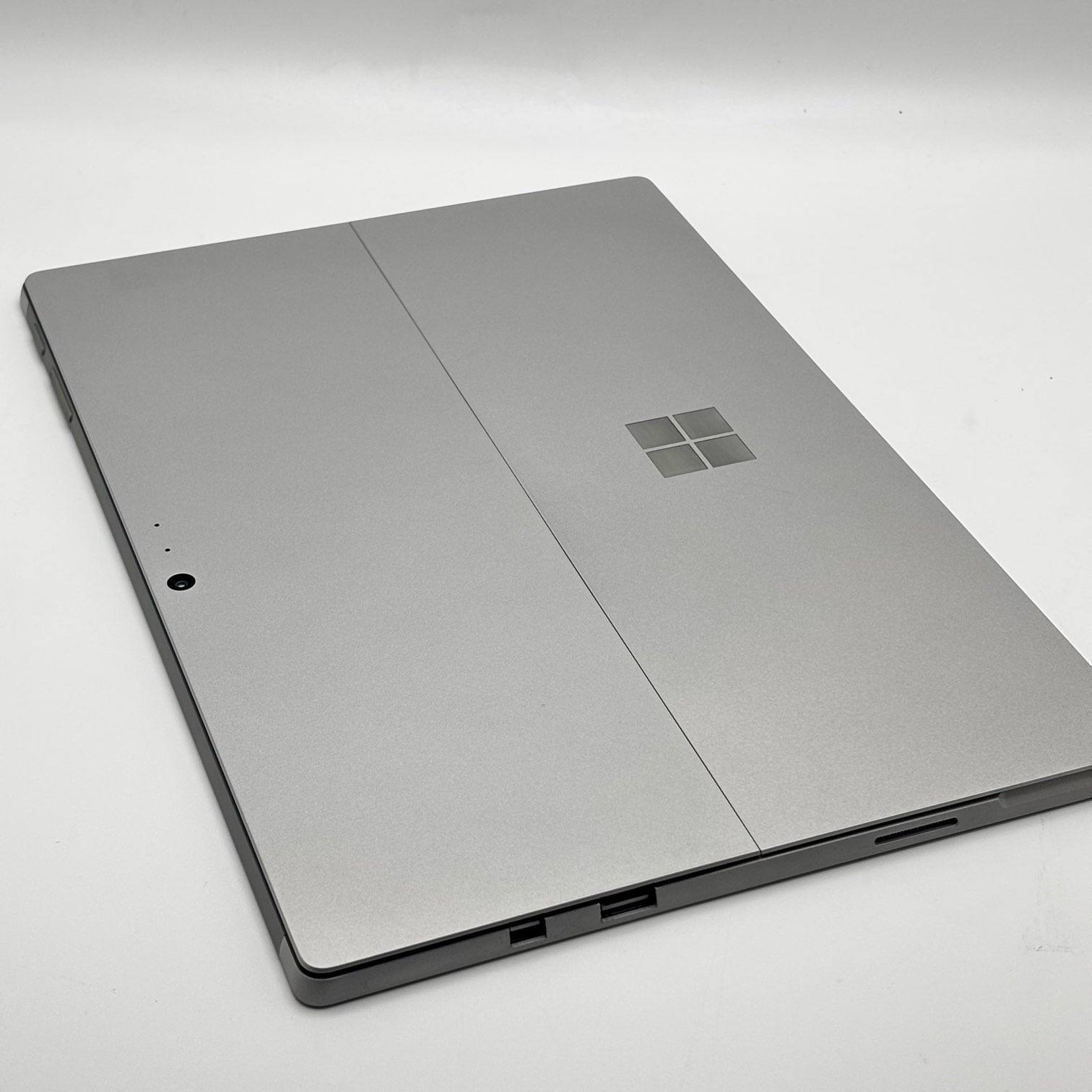 Surface Pro 6 【i5-8350U(1.70GHz)/8GB/256GB/Win11】 WPS Office 2付きの画像