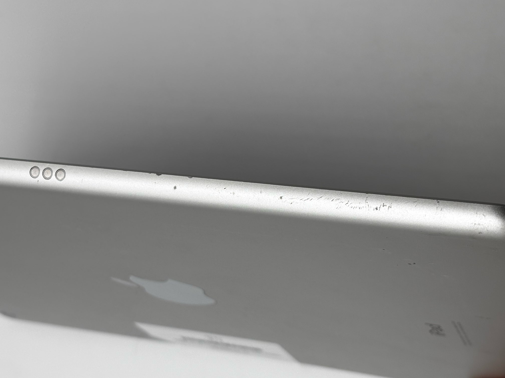 iPad 10.2 インチ (2019) 第7世代 32 GB Wi-Fi 【キーボードカバー付き