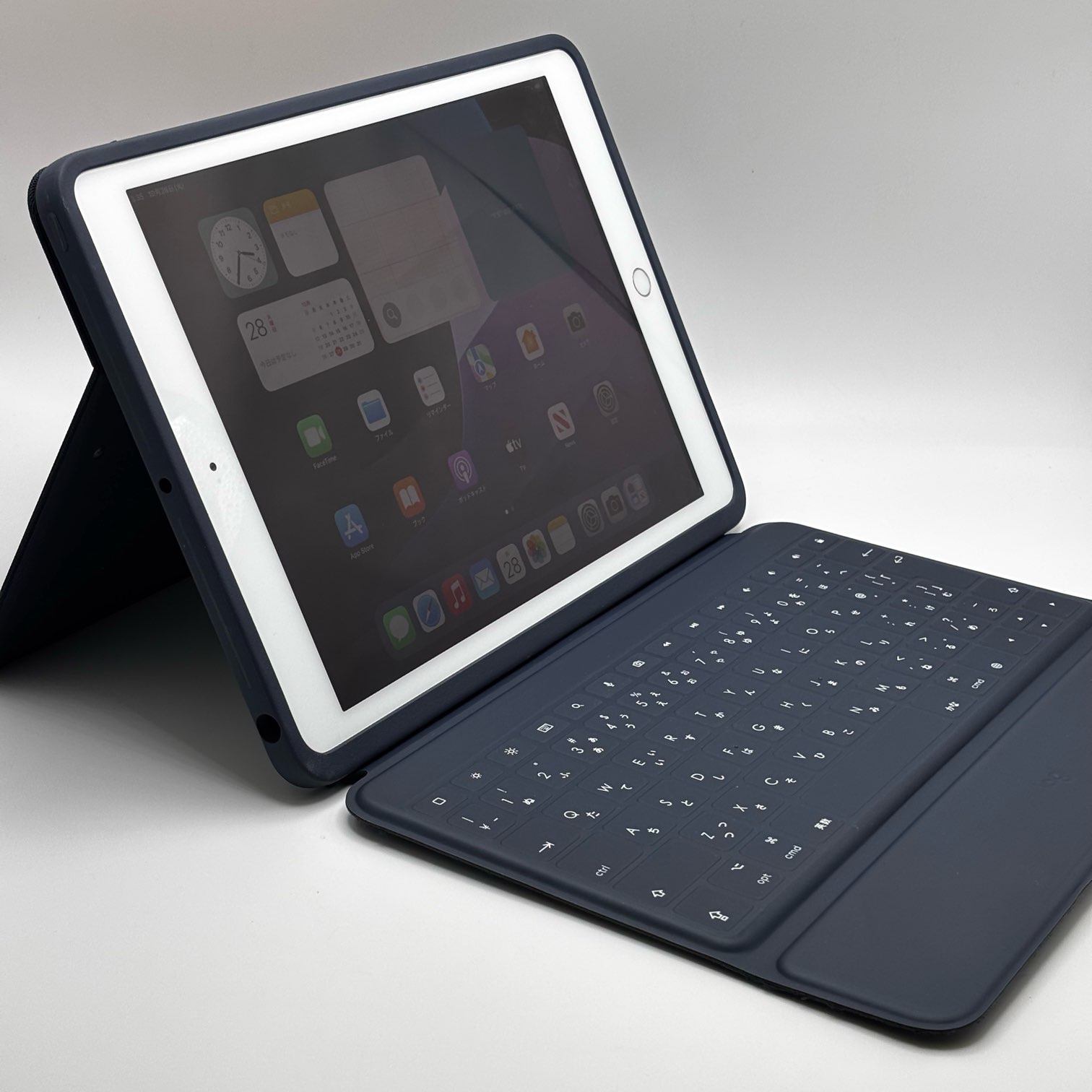 iPad 10.2 インチ (2019) 第7世代 32 GB Wi-Fi 【キーボードカバー付き