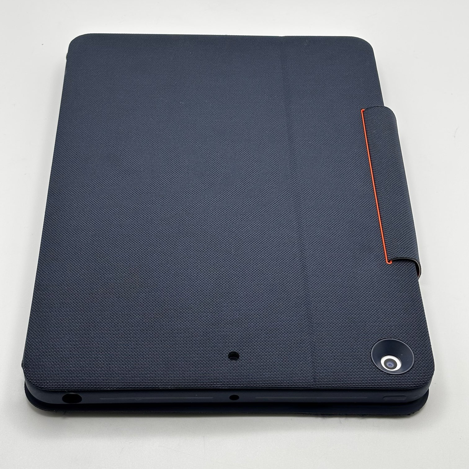 iPad 10.2 インチ (2019) 第7世代 32 GB Wi-Fi 【キーボードカバー付き