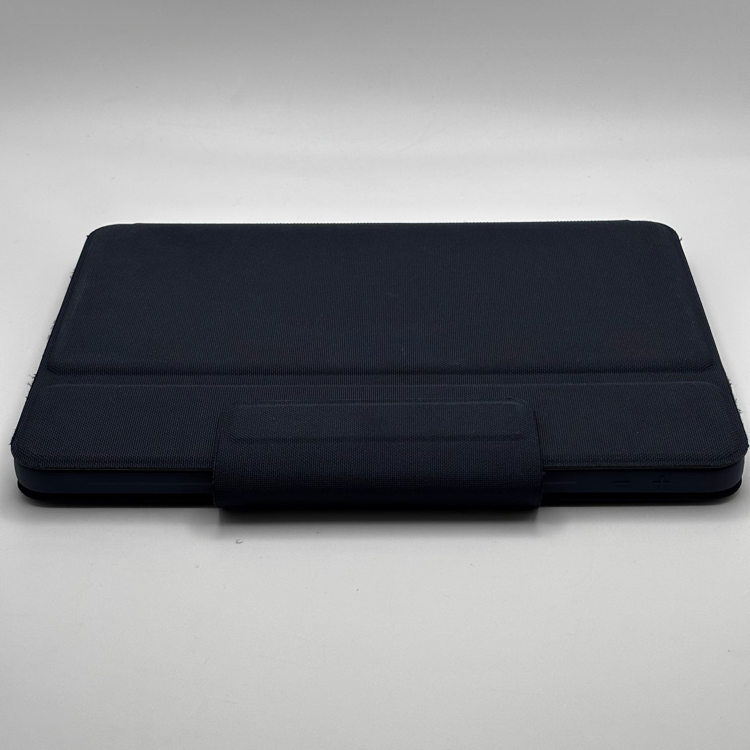 iPad 10.2 インチ (2019) 第7世代 32 GB Wi-Fi 【キーボードカバー付き