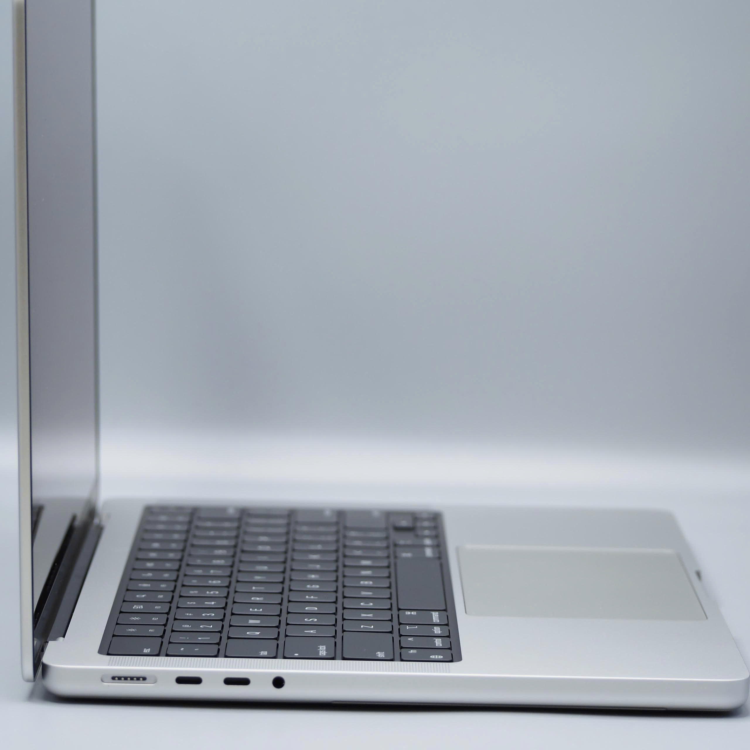 美品】Macbook Pro (14-inch, 2021) Apple M1Pro 32GB/1TB シルバー