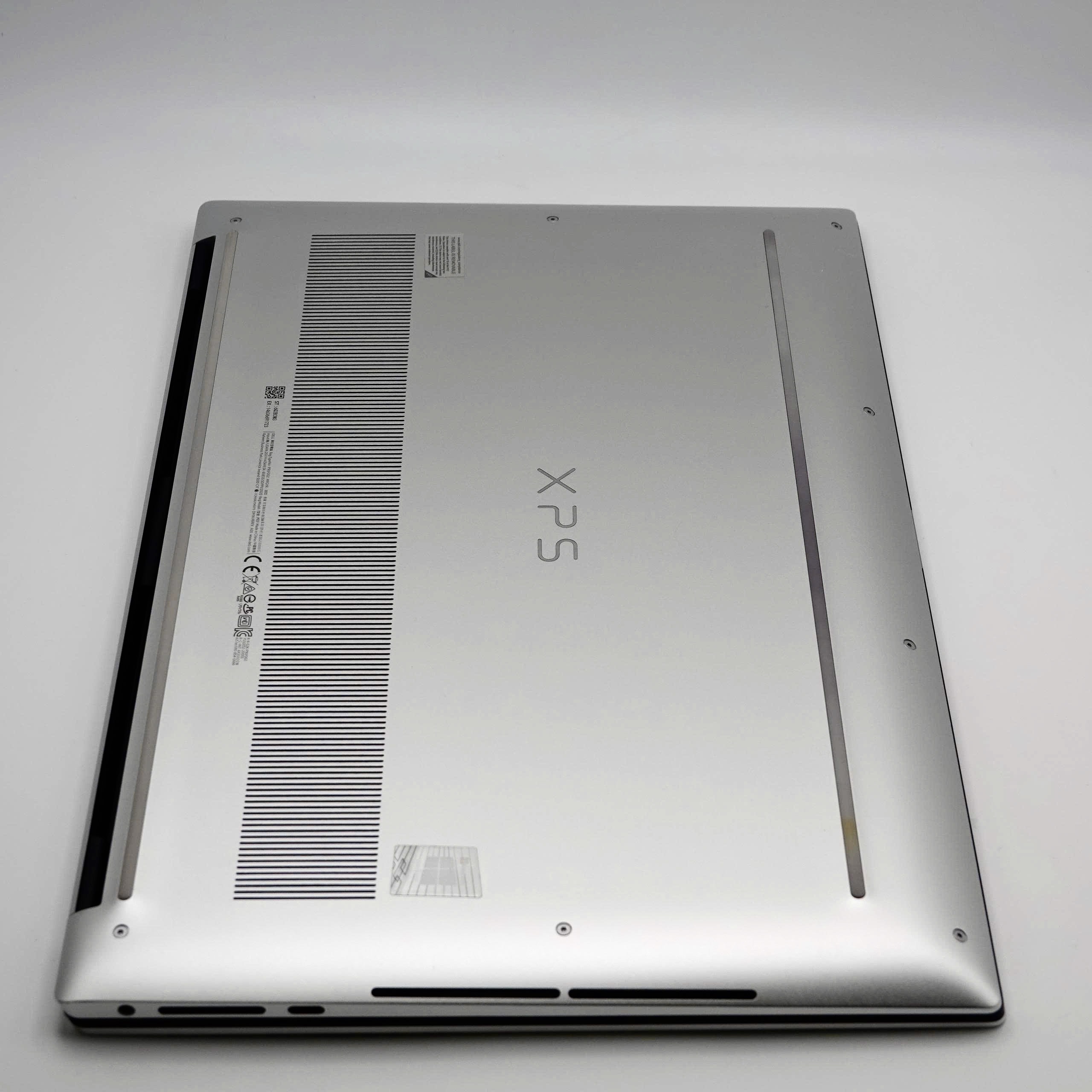 美品】Dell XPS 15 9510【i7-11800H(2.30GHz)/32GB/512GB/Win11