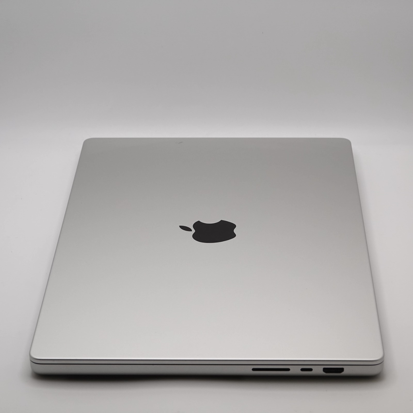 【日本語配列】Macbook Pro (16-inch, 2021) Apple M1 Max/64GB/512GB シルバーの画像