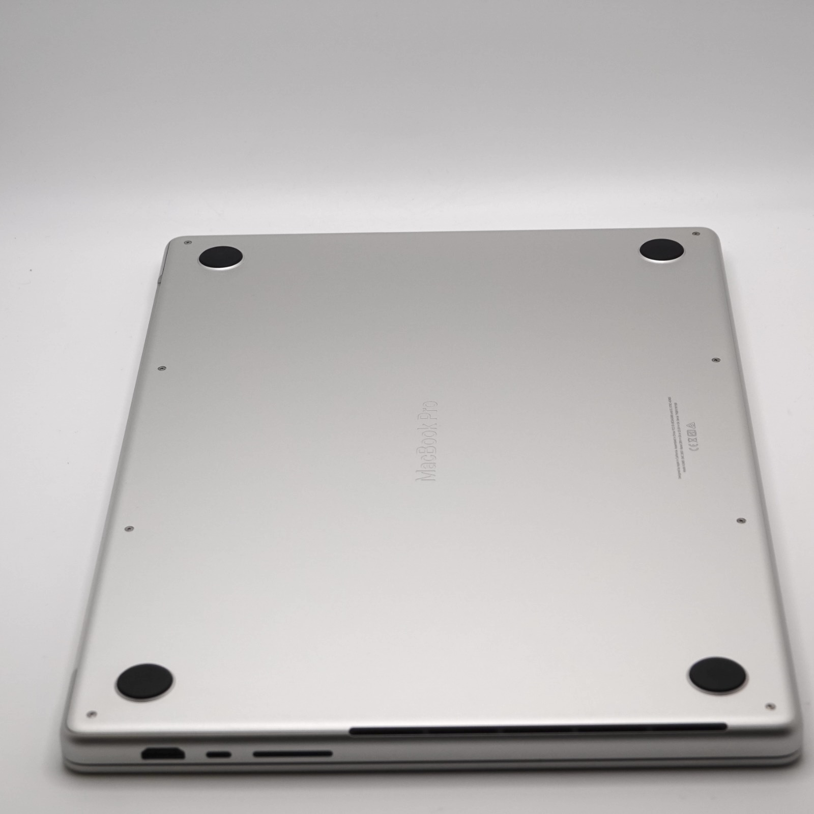 【日本語配列】Macbook Pro (16-inch, 2021) Apple M1 Max/64GB/512GB シルバーの画像