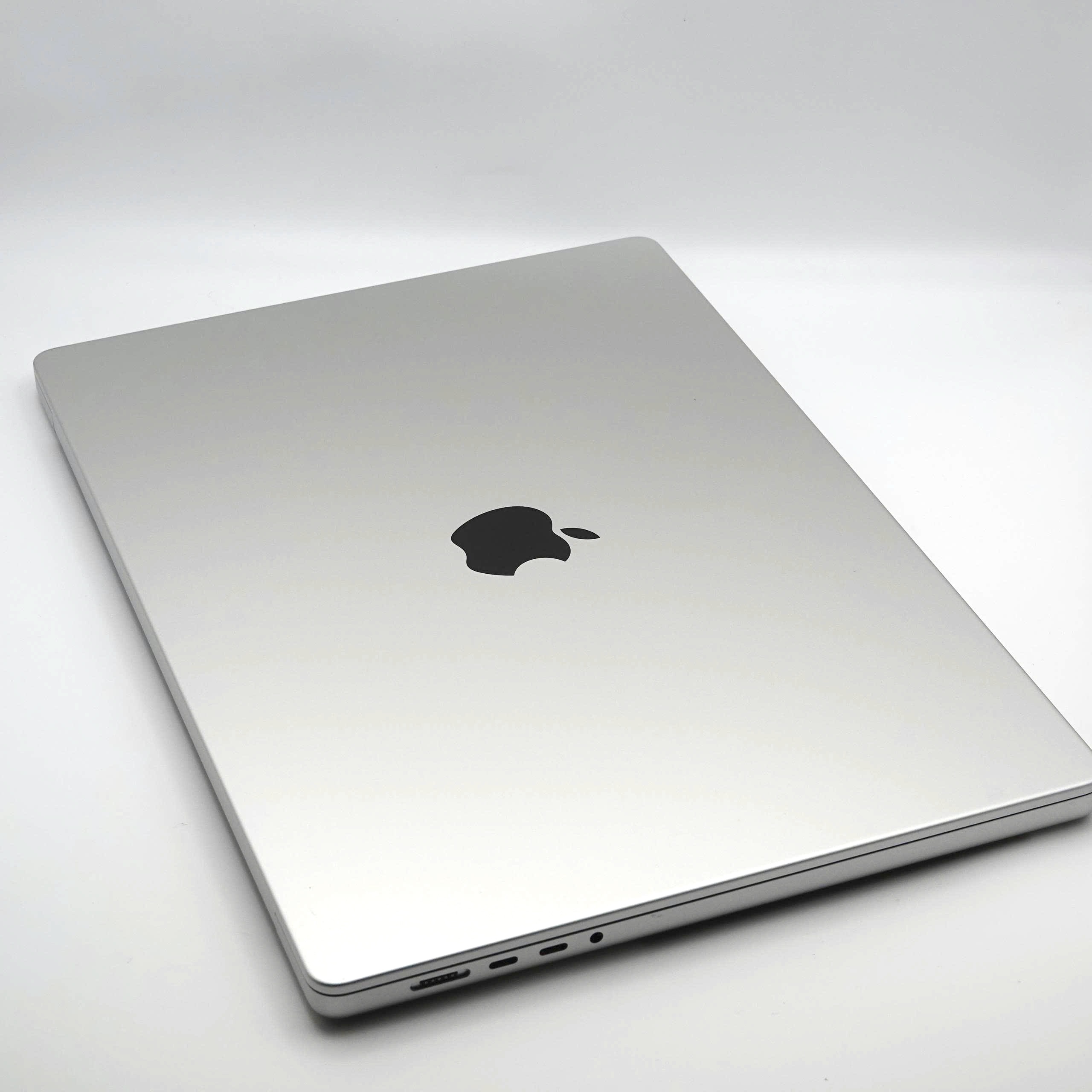 良品】Macbook Pro (16-inch, 2021) Apple M1 Max/64GB/512GB シルバー