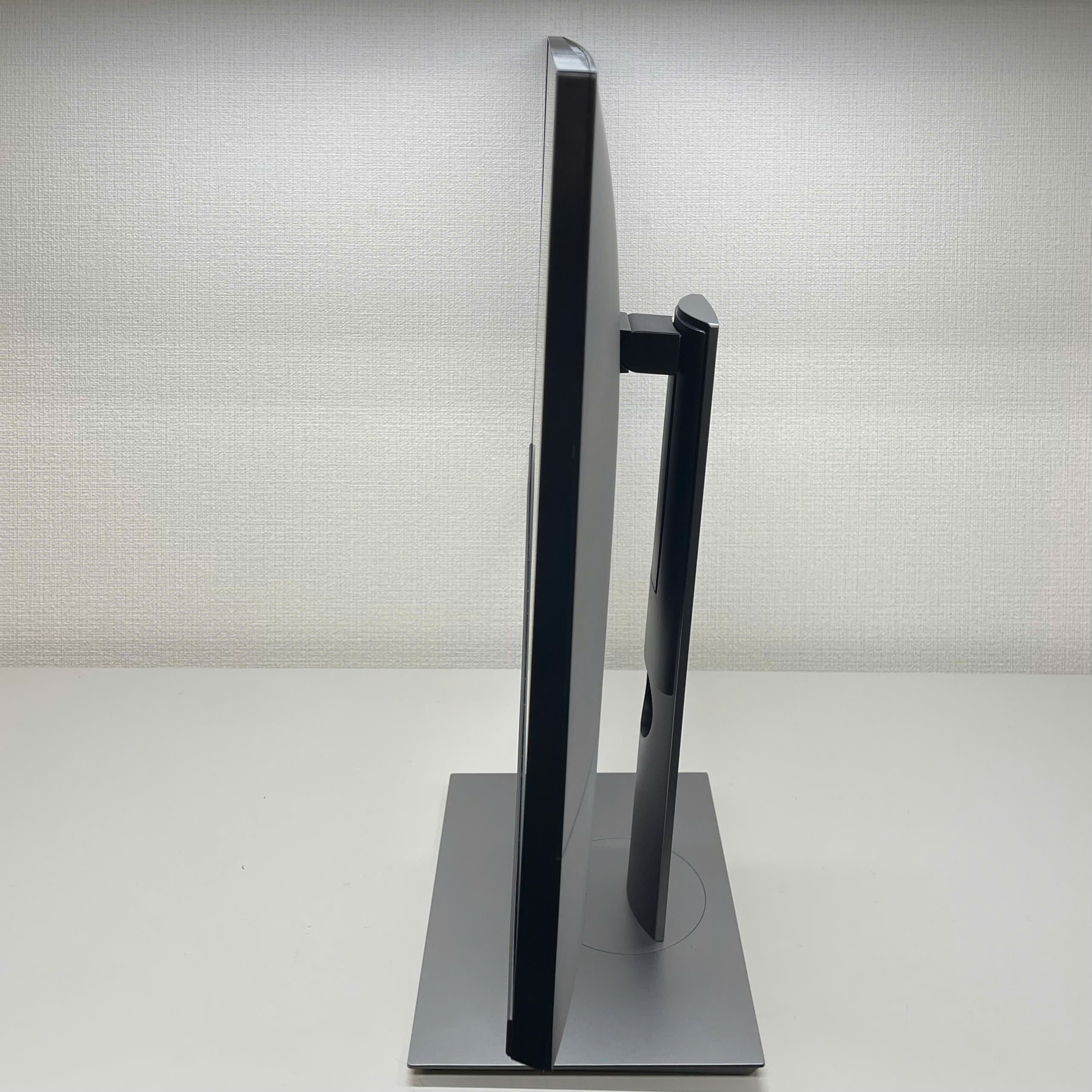 大画面 Dell P2720DC モニター 27インチ　の画像