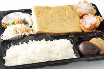 だし巻き唐揚弁当の画像