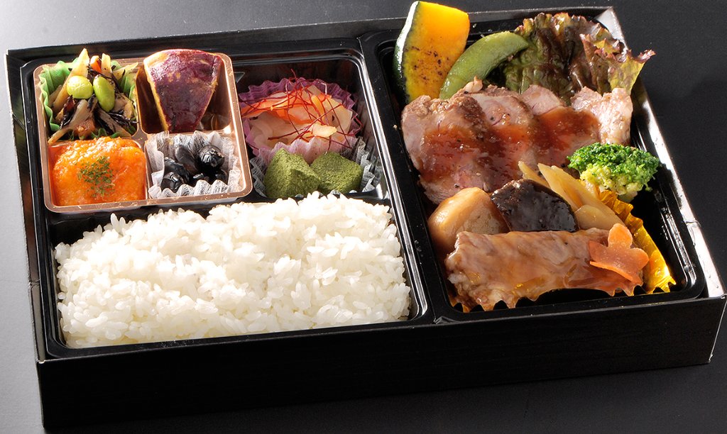 6個~）黒毛和牛すき焼きと葡萄牛ステーキ御膳（お茶付）の画像