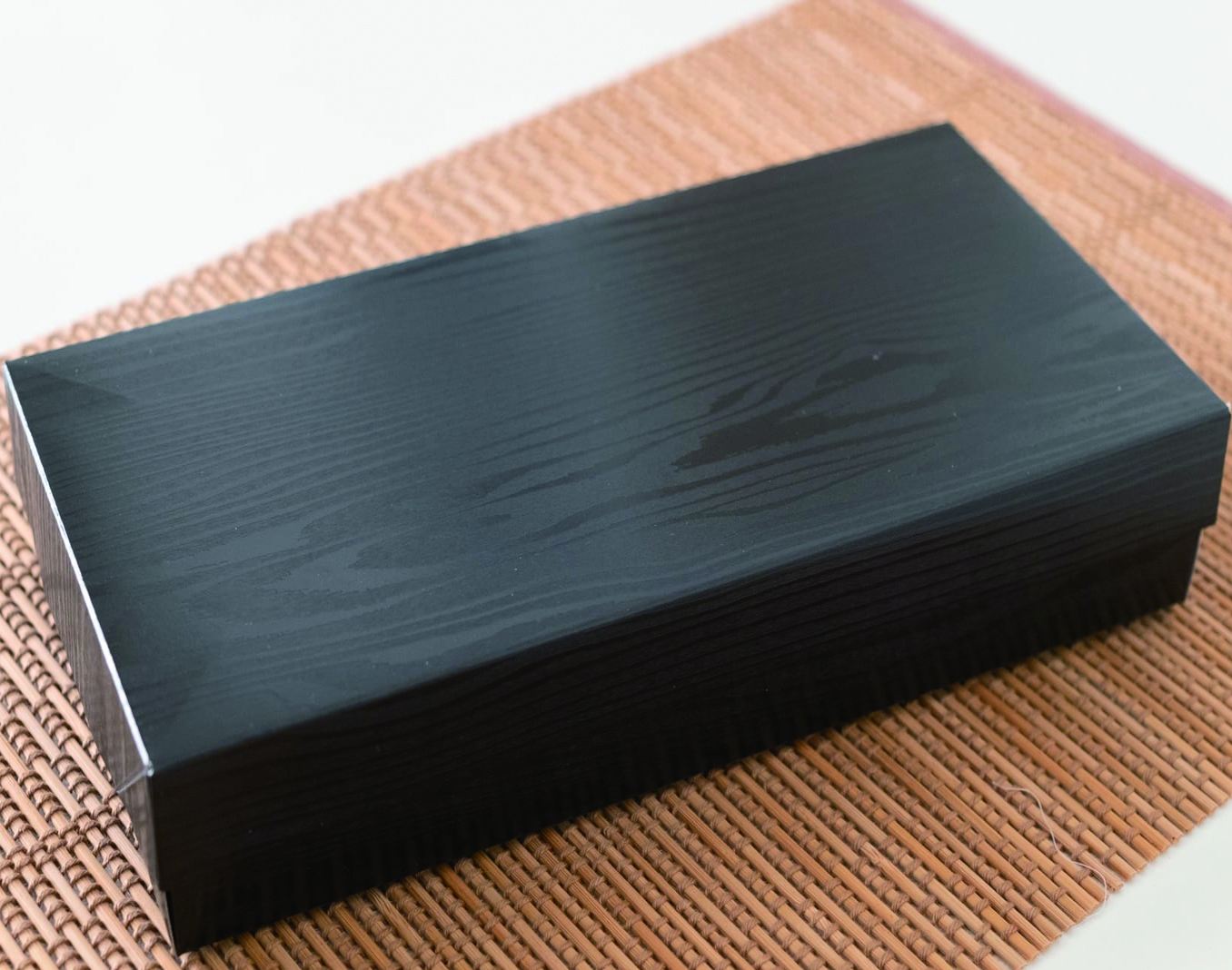 6個~）黒毛和牛すき焼きと葡萄牛ステーキ御膳（お茶付）の画像