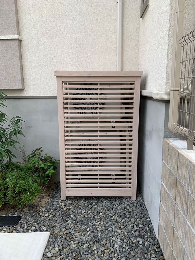 室外機カバー◇国産杉 デザイン：横格子/縦格子/格子B/斜め格子 内寸：幅1010〜1100×高さ610〜700×奥行510〜600ｍｍ 【受注生産】の画像