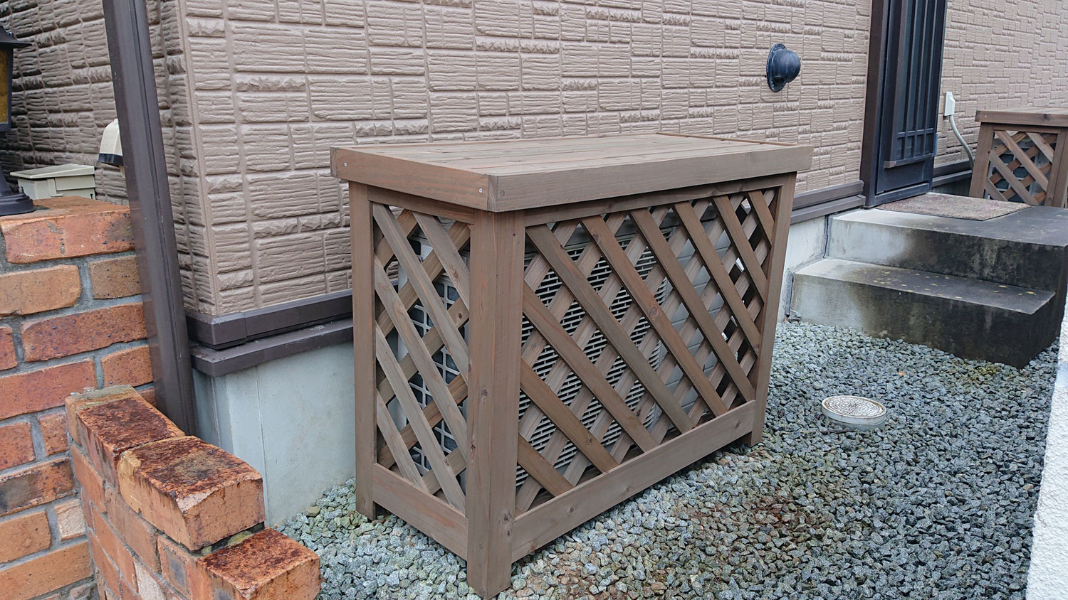 室外機カバー◇国産杉 デザイン：横格子/縦格子/格子B/斜め格子 内寸：幅1010〜1100×高さ610〜700×奥行510〜600ｍｍ 【受注生産】の画像