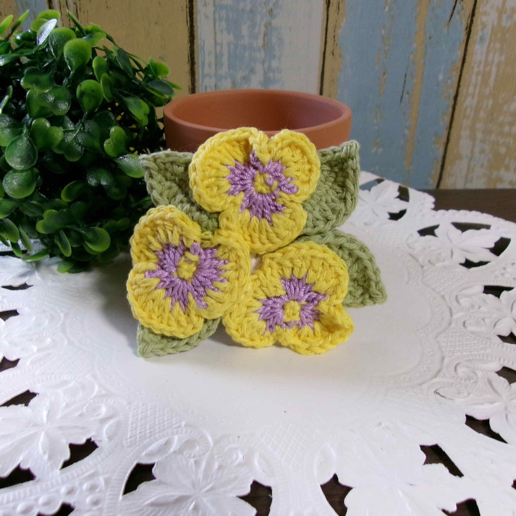 パンジーコサージュ　ハンドメイドの画像