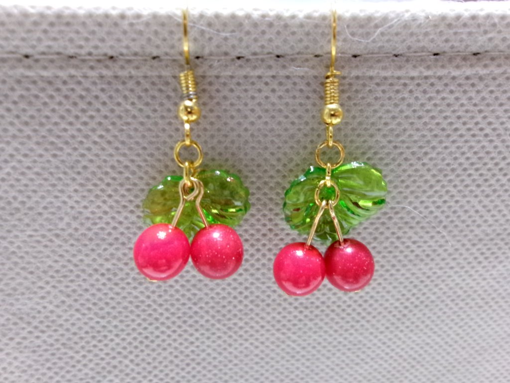 サクランボピアス　ハンドメイドの画像