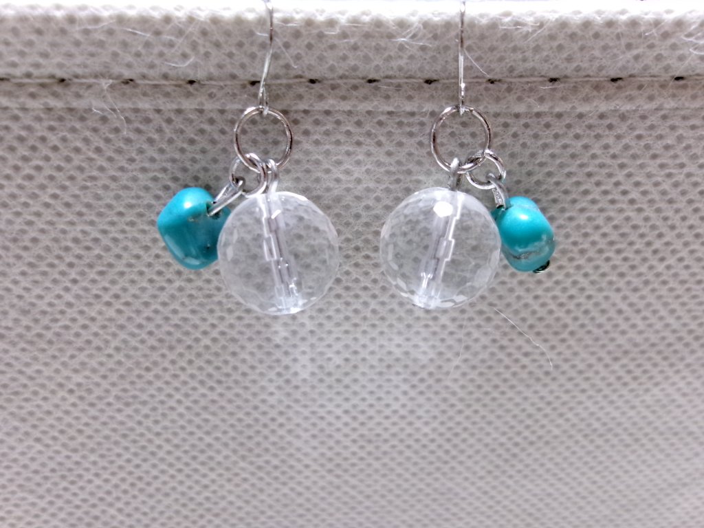 水晶とターコイズピアス　ハンドメイドの画像