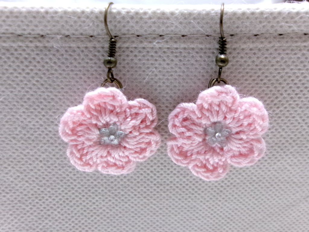 ピンクフラワーピアス　ハンドメイドの画像