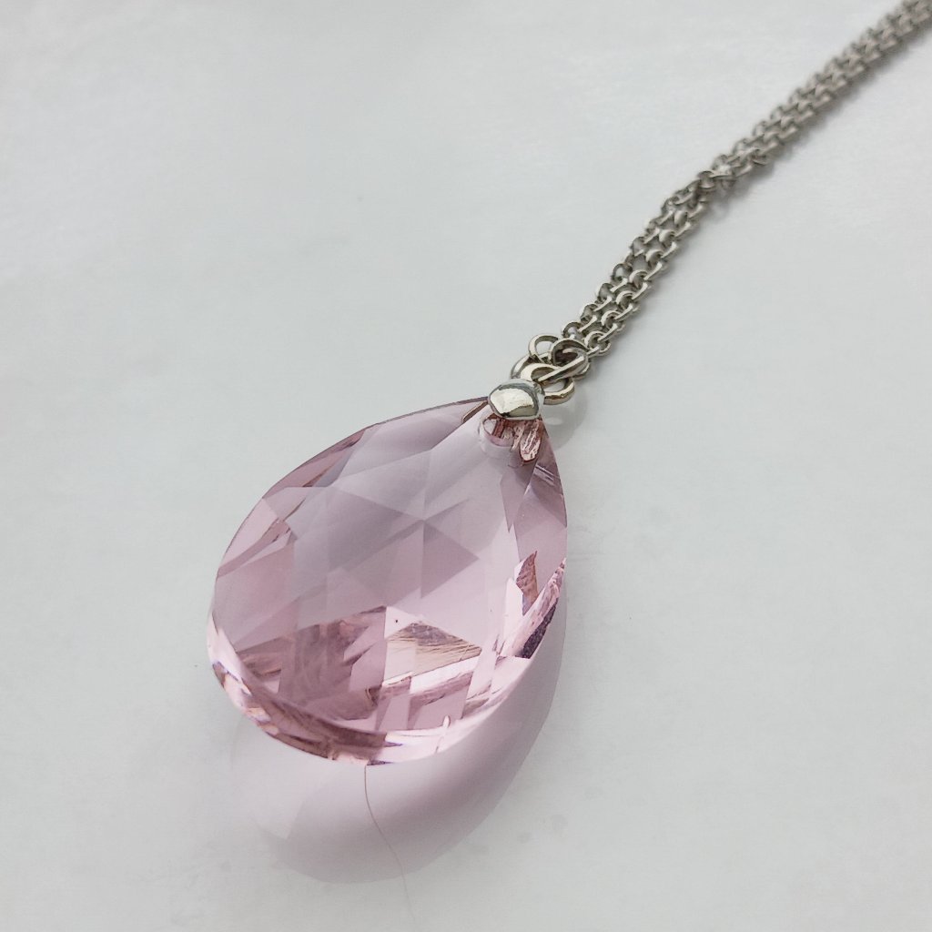 ピンクしずく型ネックレスの画像