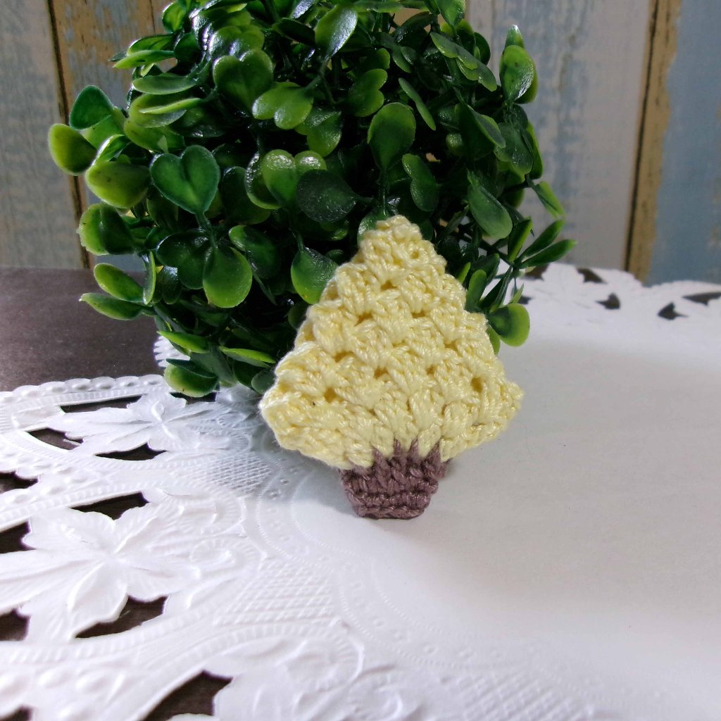 秋色の木ブローチ　ハンドメイドの画像