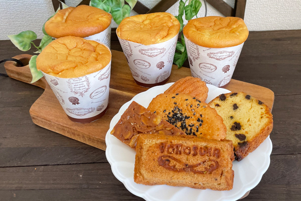 カップシフォン4個と焼き菓子5個の画像